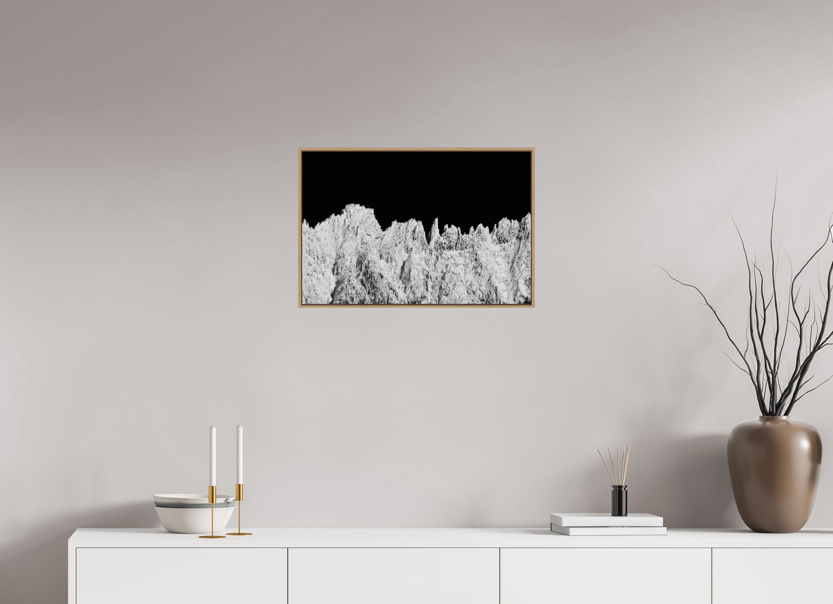 60 x 40 cm, Tirage sous Plexiglas encadré Chaîne de piques – Aiguilles hivernales en noir et blanc
