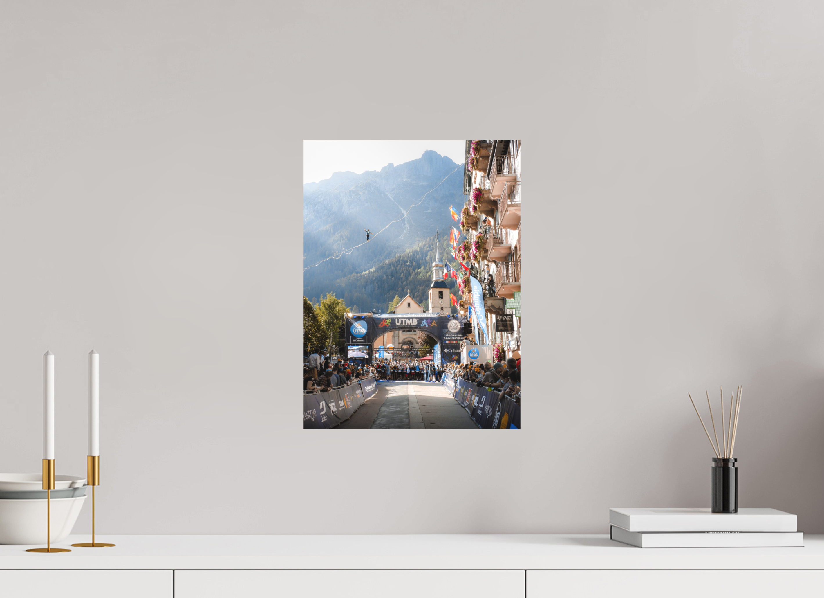 30 x 40 cm, Tirage Fine Art Premium + Instant Suspendu – Départ de l’UTMB