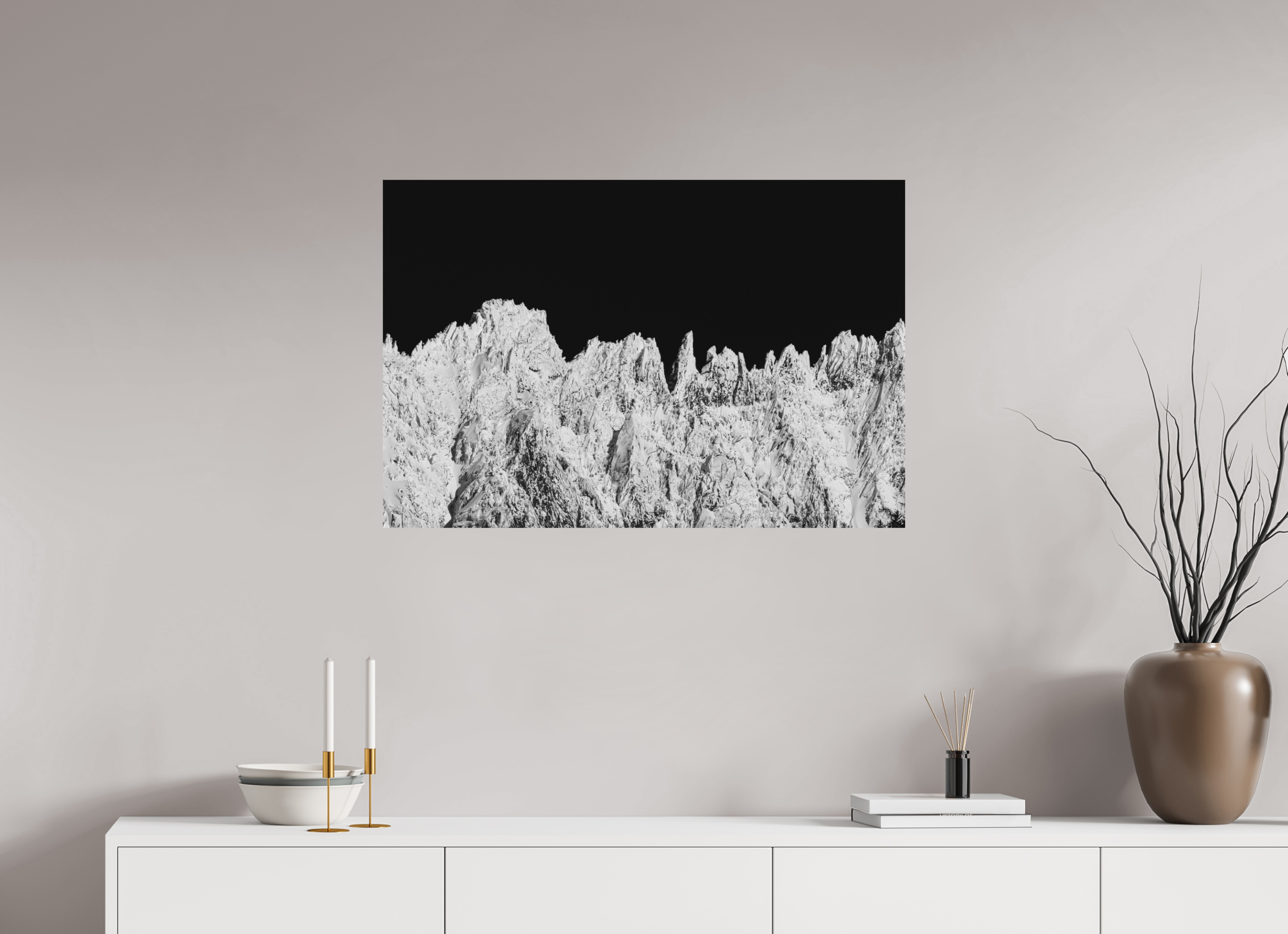 90 x 60 cm, Tirage Fine Art Premium + Chaîne de piques – Aiguilles hivernales en noir et blanc