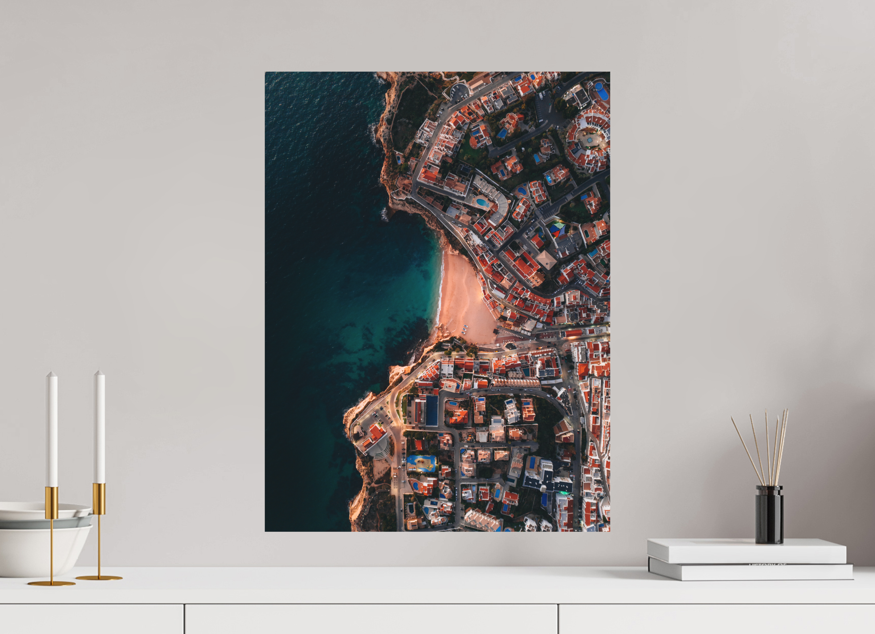 45 x 60 cm, Tirage Fine Art Premium + Albufeira au Crépuscule – Vue Aérienne
