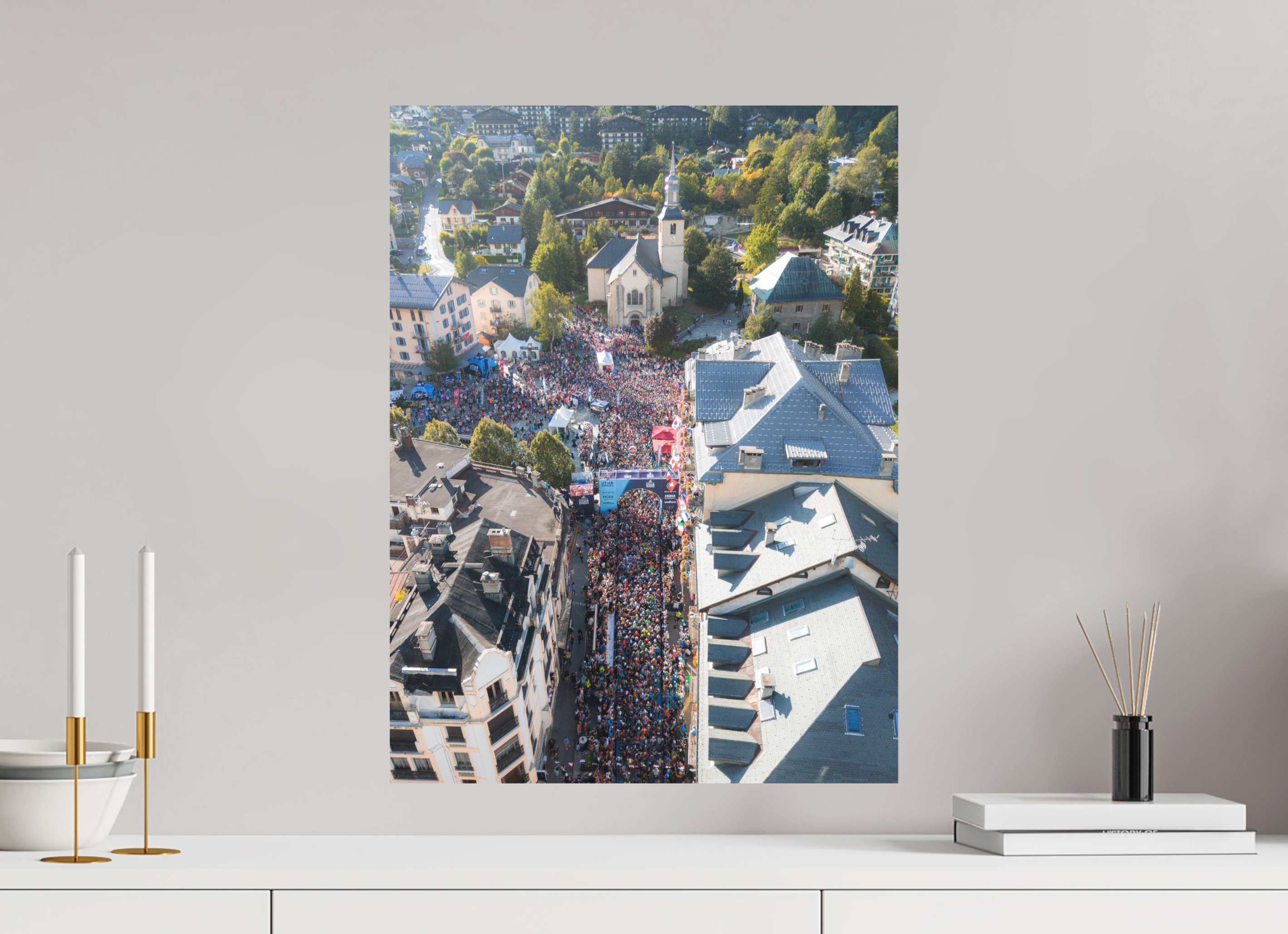 45 x 60 cm, Tirage Fine Art Premium + Lancement des Champions – UTMB Mont-Blanc en action