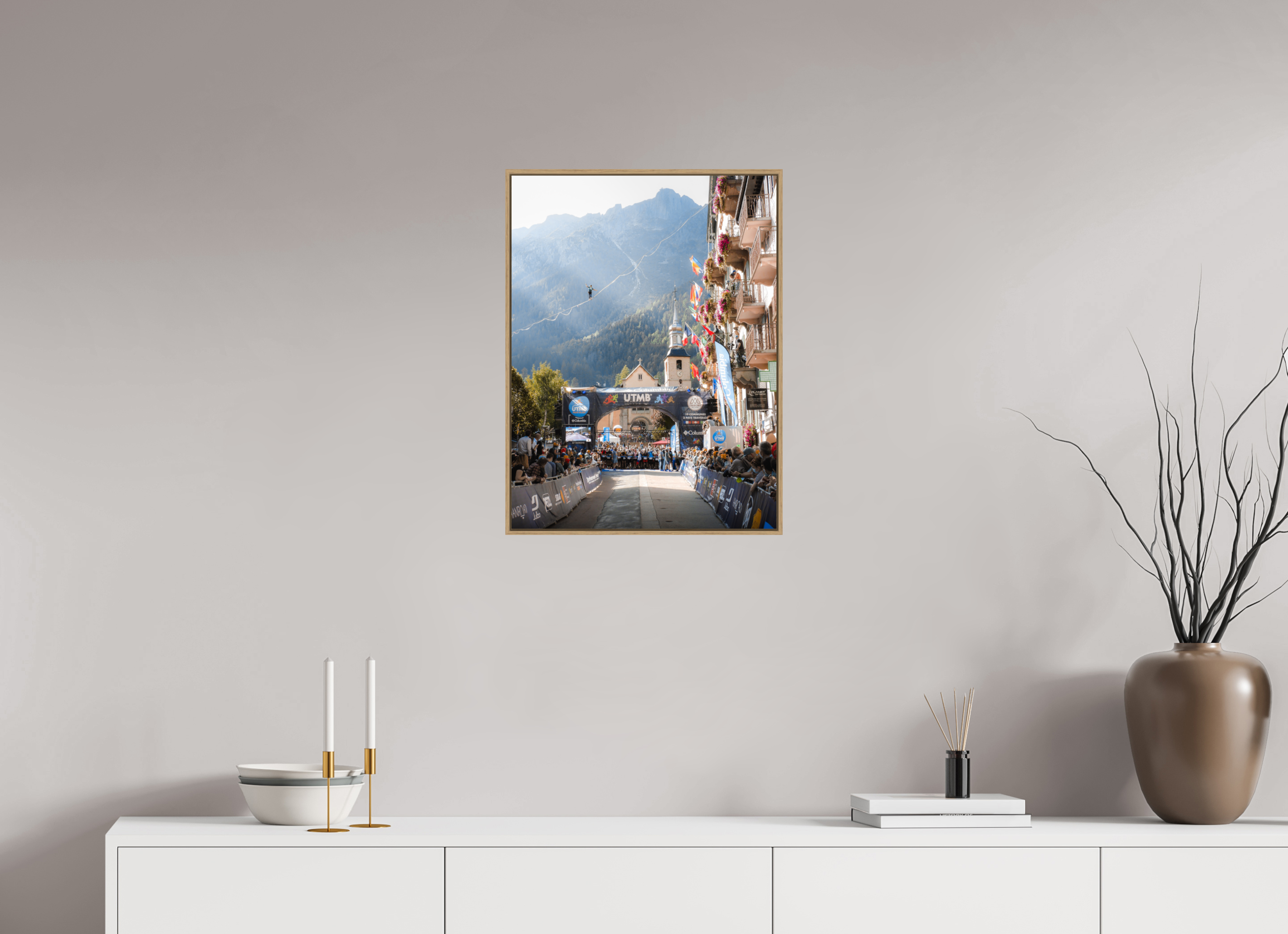 45 x 60 cm, Tirage sous Plexiglas encadré Instant Suspendu – Départ de l’UTMB