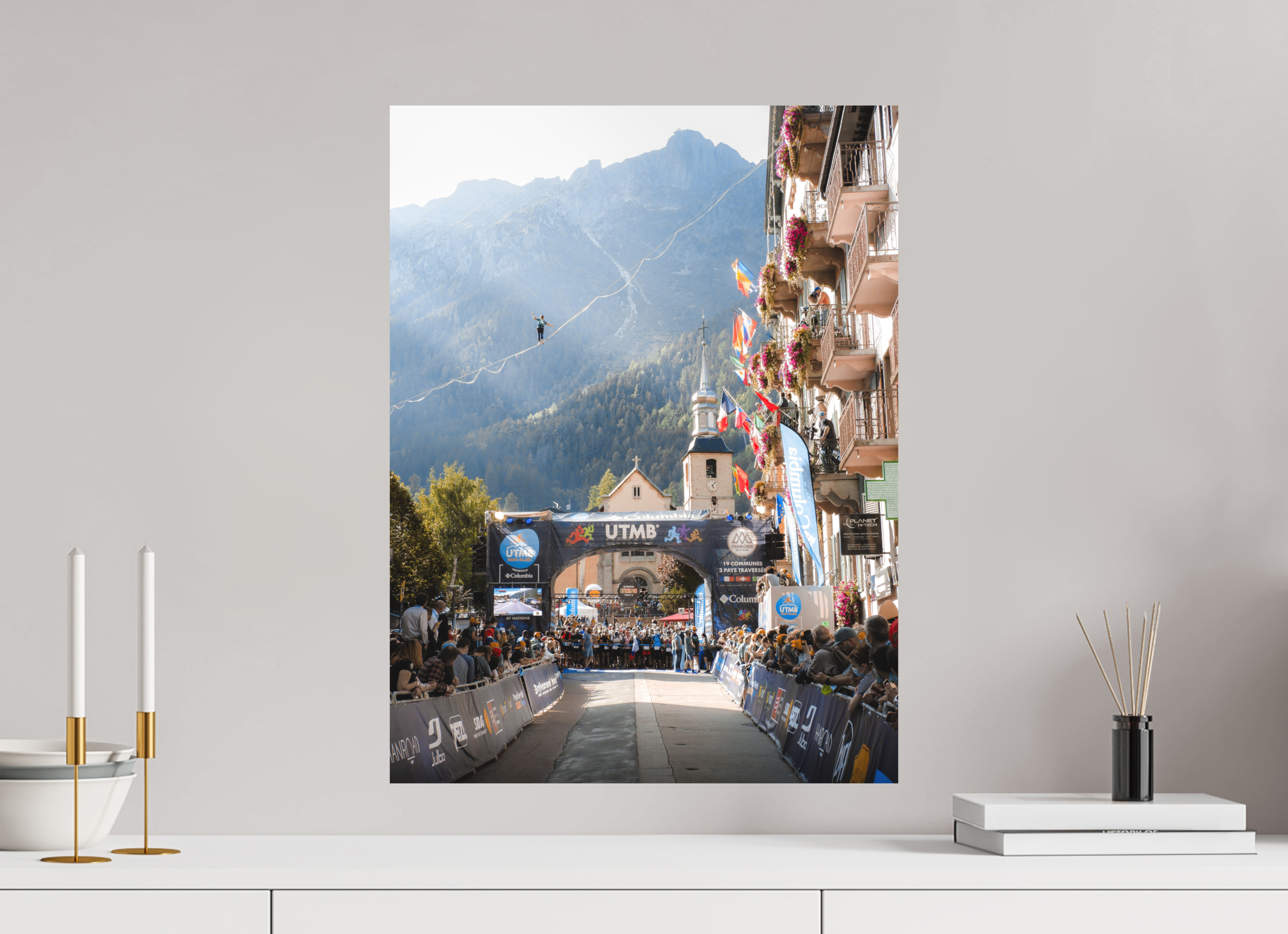 45 x 60 cm, Tirage Fine Art (Papier Mat) Instant Suspendu – Départ de l’UTMB