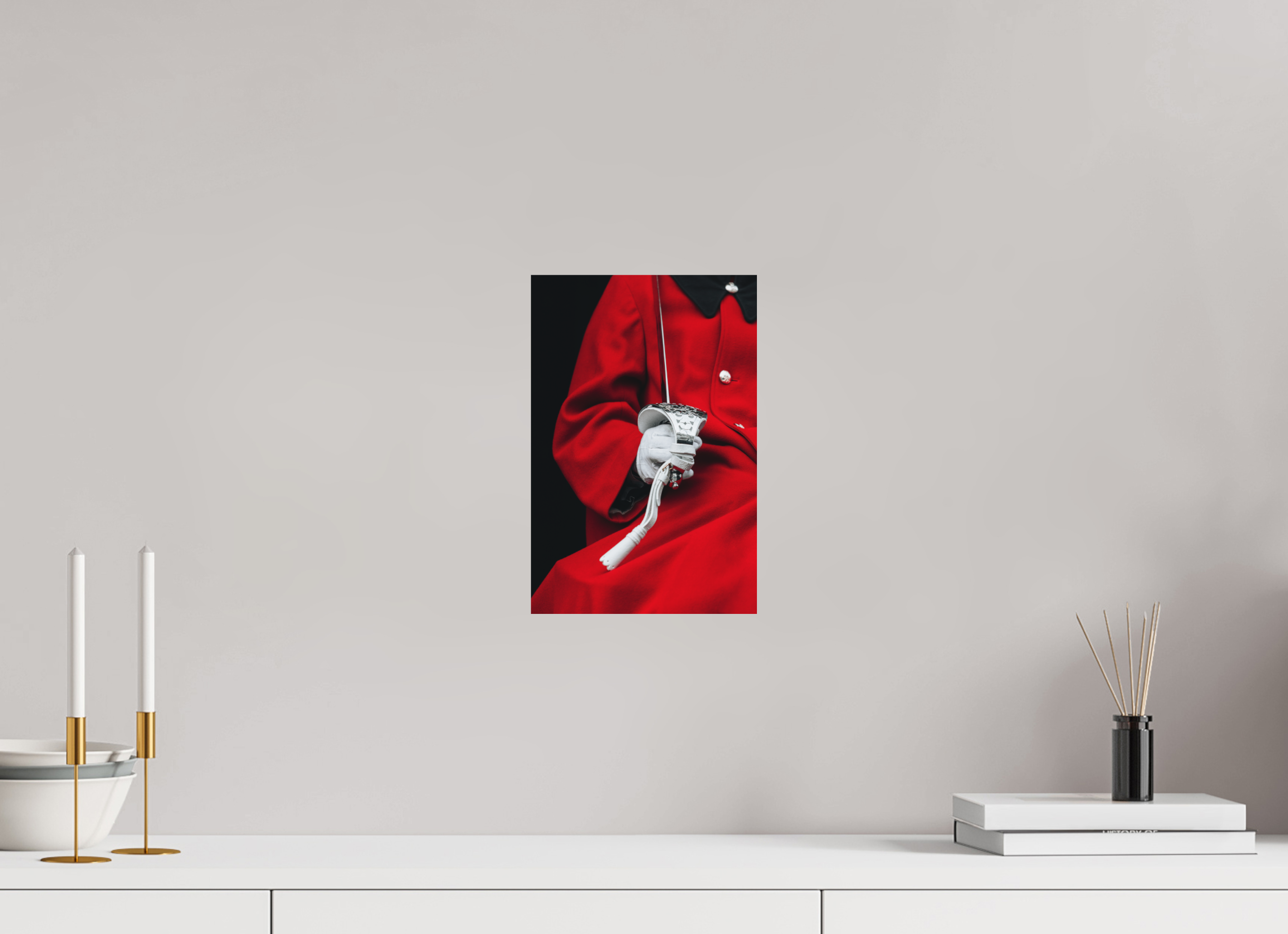 20 x 30 cm, Tirage Fine Art (Papier Mat) Élégance en détail – Gant et épée