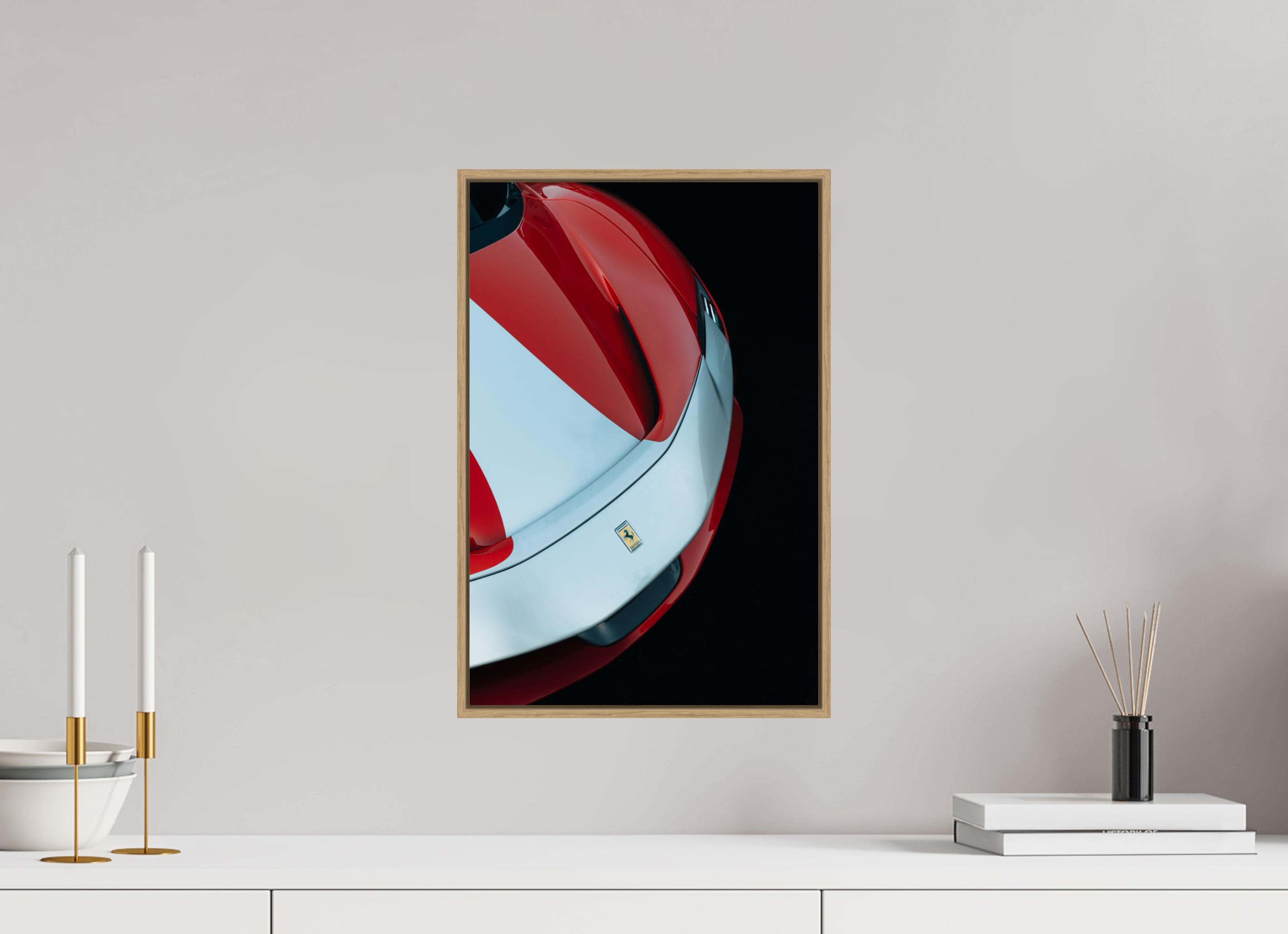 30 x 45 cm, Tirage sous Plexiglas encadré Ferrari SF90 Rouge et Blanche – Vue Avant Gauche