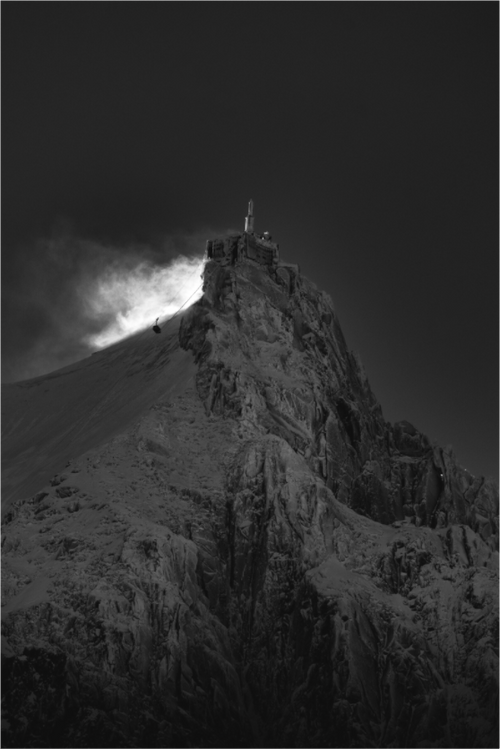 Main image Aiguille du Midi – Neige tourbillonnante au soleil