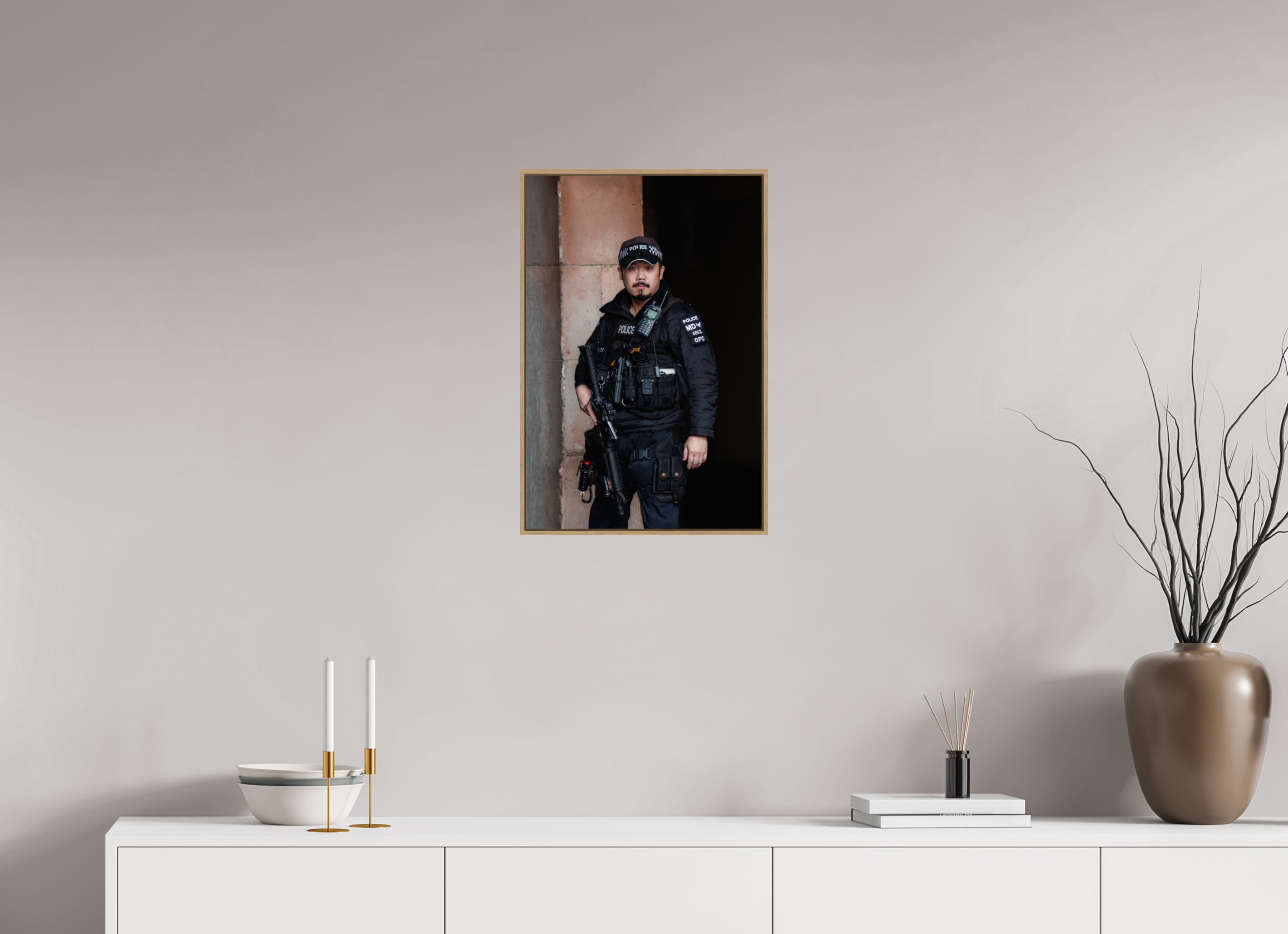 40 x 60 cm, Tirage sous Plexiglas encadré Vigilance moderne – Police militaire