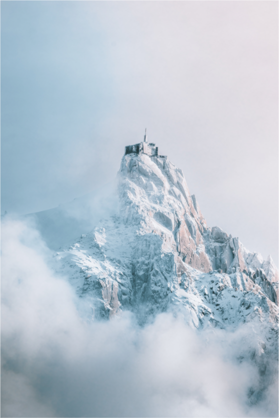 Main image Aiguille du Midi au réveil hivernal