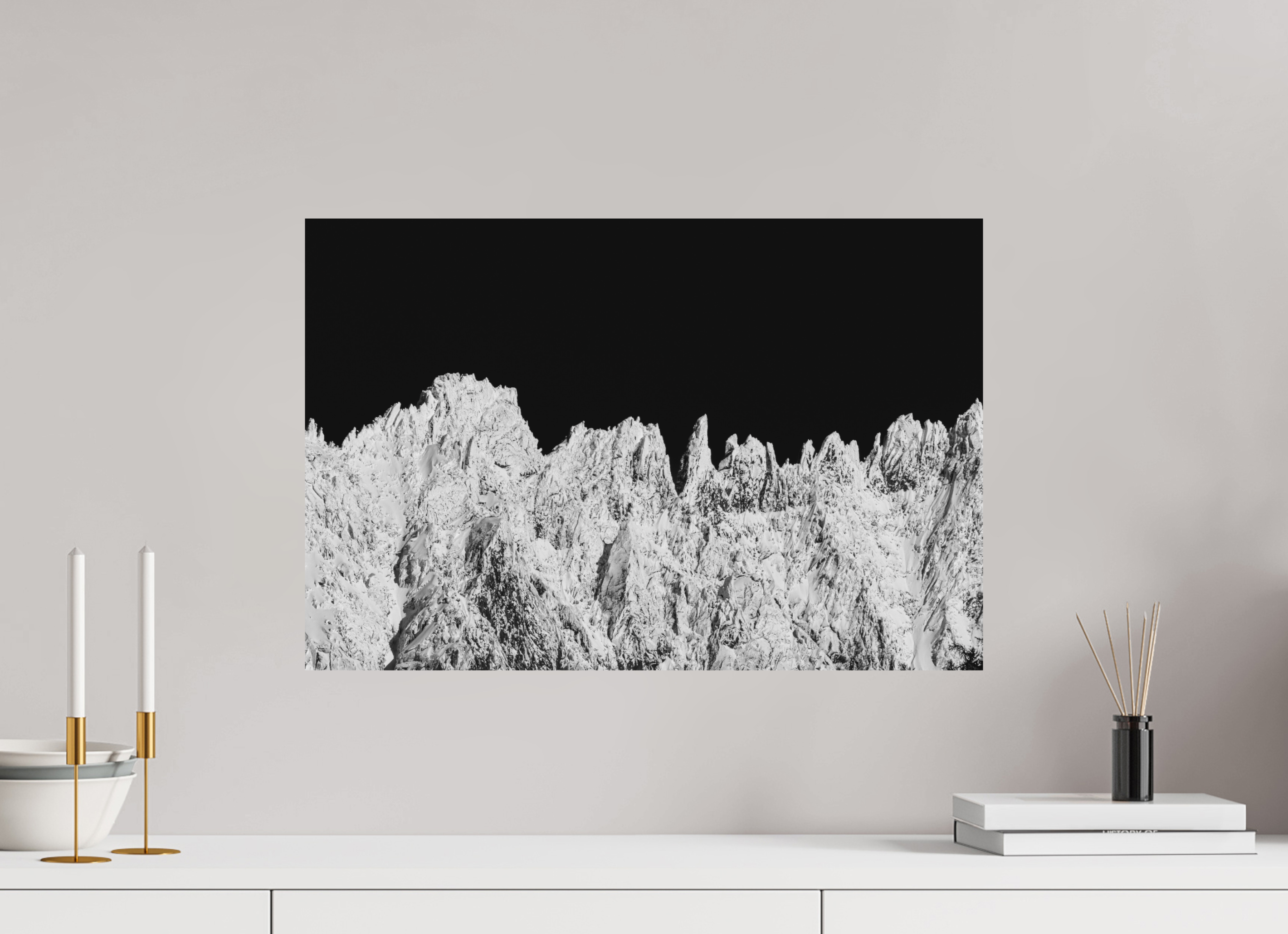60 x 40 cm, Tirage Fine Art Premium + Chaîne de piques – Aiguilles hivernales en noir et blanc