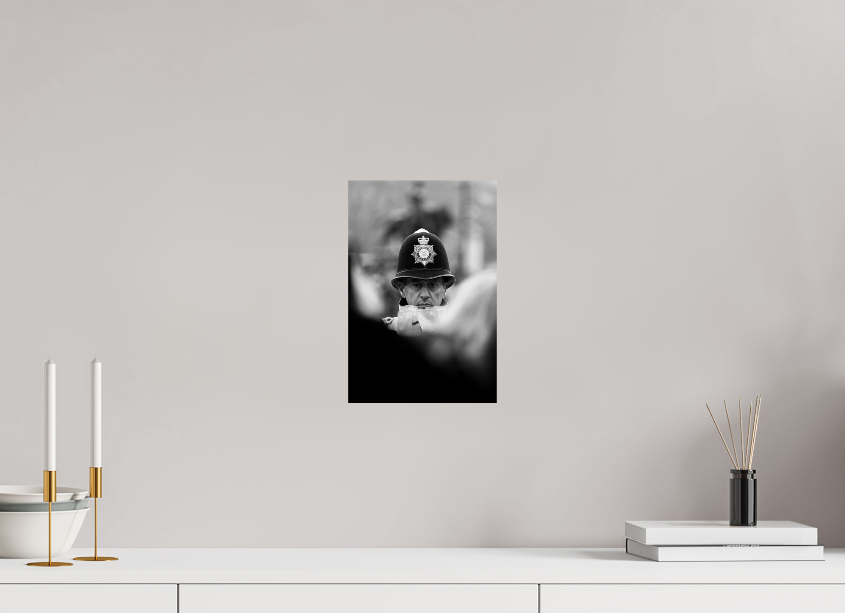 20 x 30 cm, Tirage Fine Art Premium Au milieu de la foule – Force et vigilance