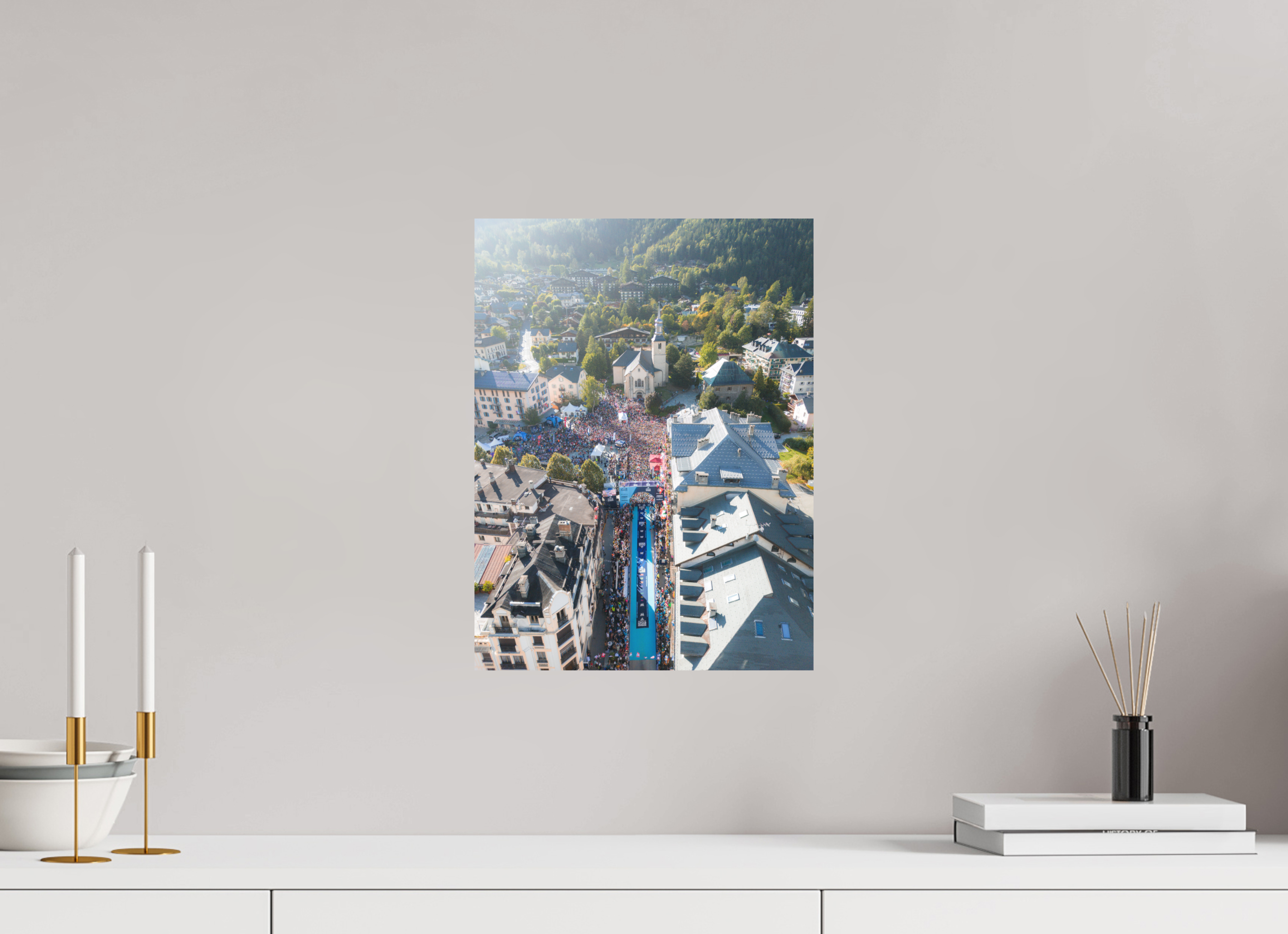 30 x 40 cm, Tirage Fine Art (Papier Mat) Vue du ciel, départ de l’UTMB