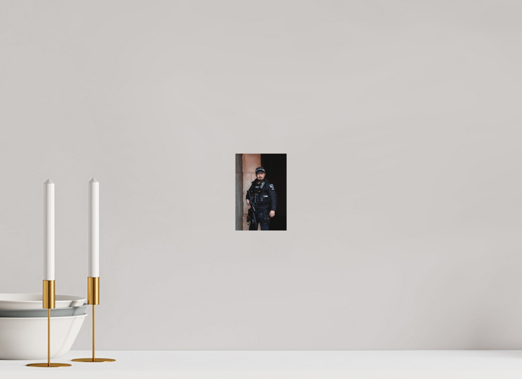 10 x 15 cm, Tirage Fine Art (Papier Mat) Vigilance moderne – Police militaire