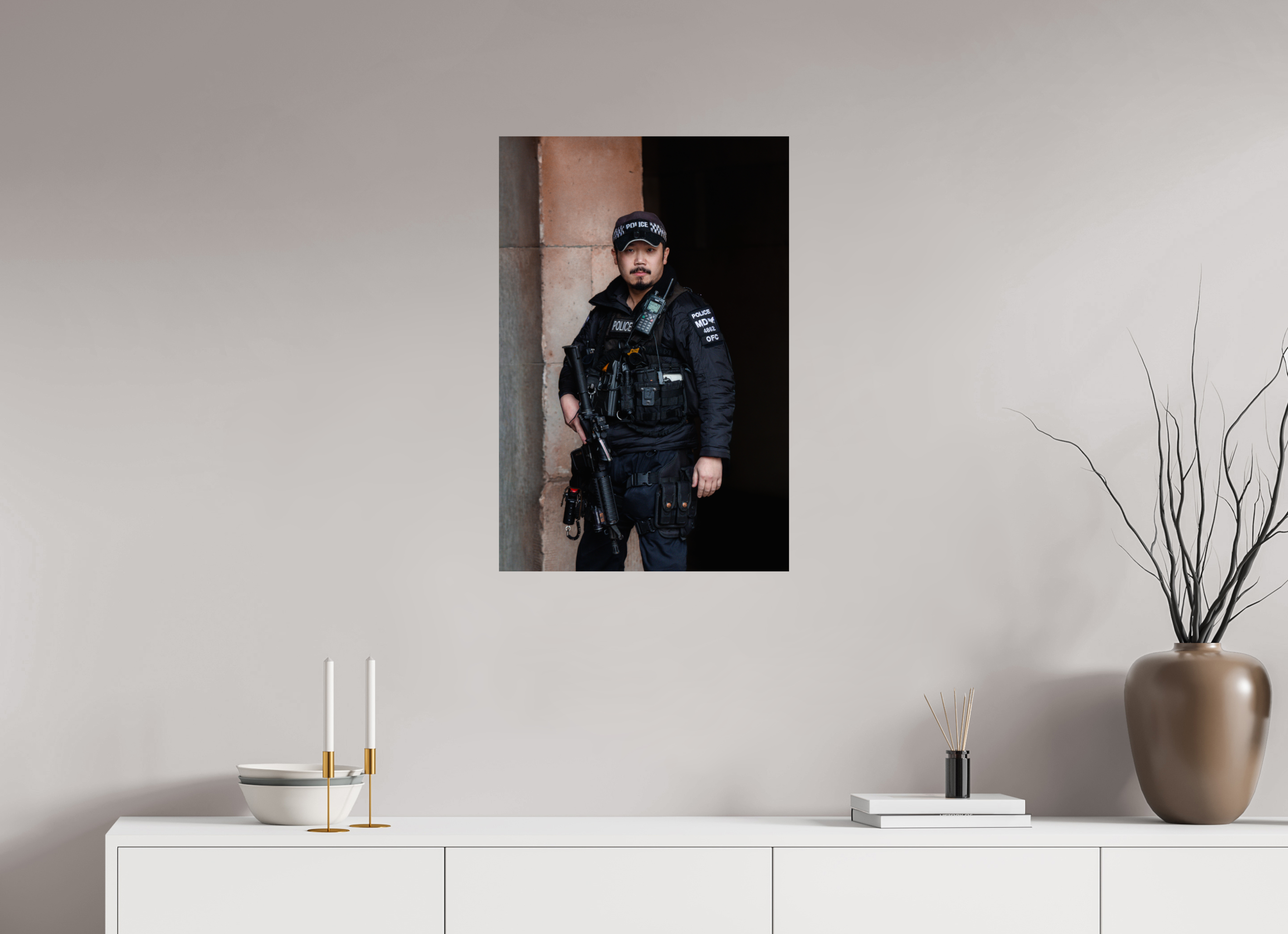 50 x 75 cm, Tirage Fine Art Premium Vigilance moderne – Police militaire