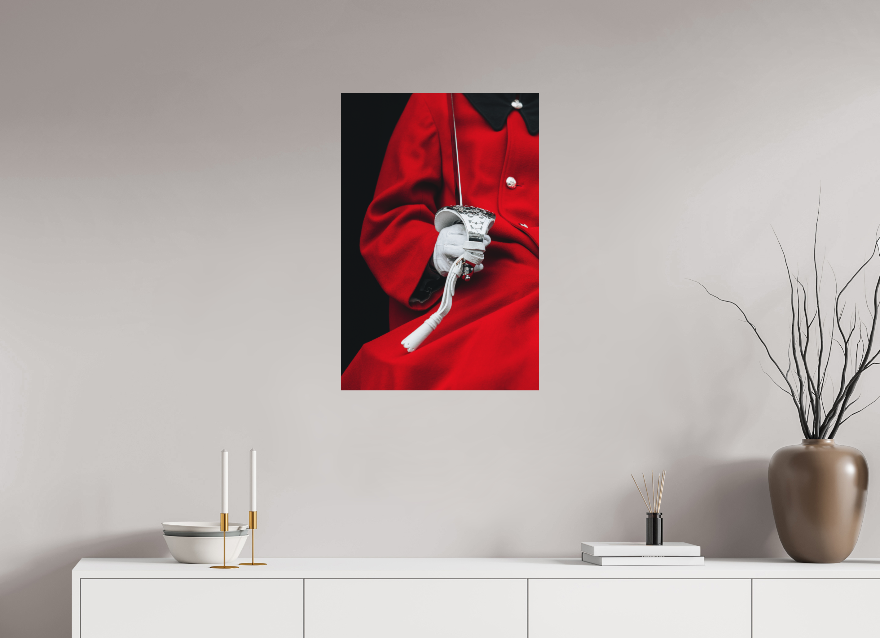 50 x 75 cm, Tirage Fine Art Premium + Élégance en détail – Gant et épée
