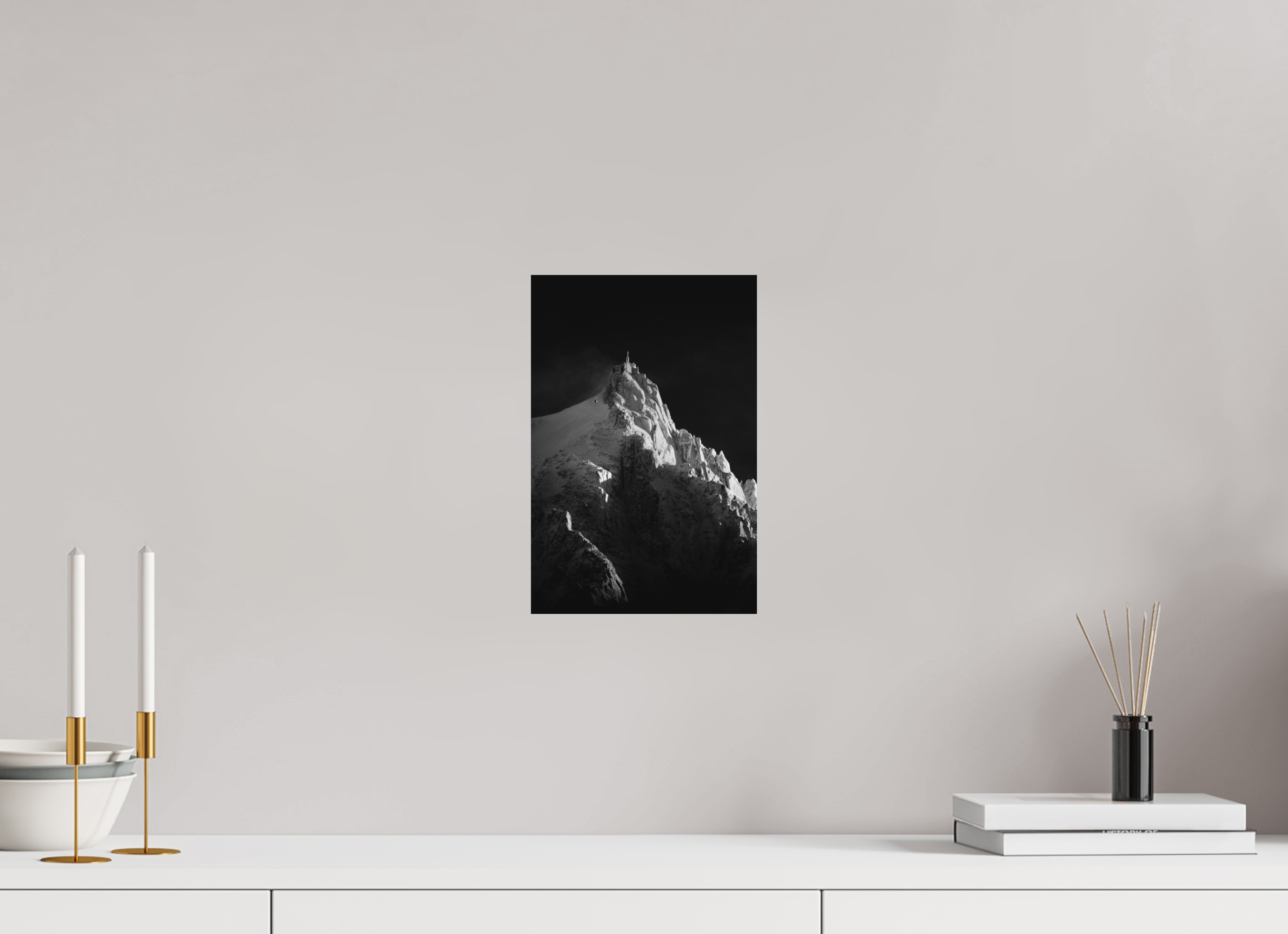 20 x 30 cm, Tirage Fine Art (Papier Mat) Aiguille du Midi Contrastée – Noir et Blanc