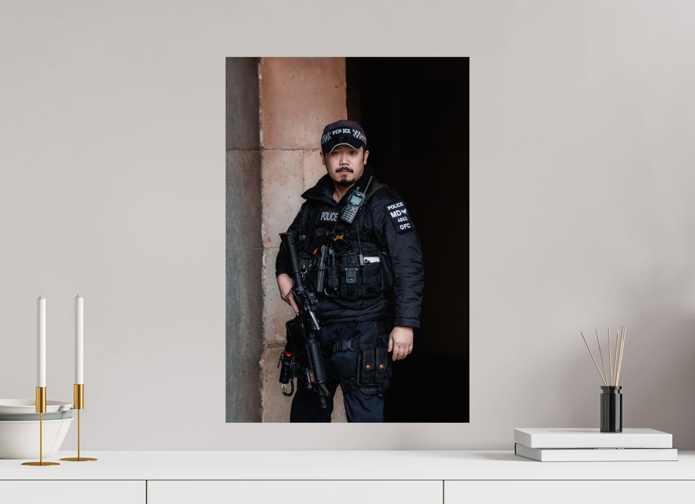 40 x 60 cm, Tirage Fine Art Premium Vigilance moderne – Police militaire
