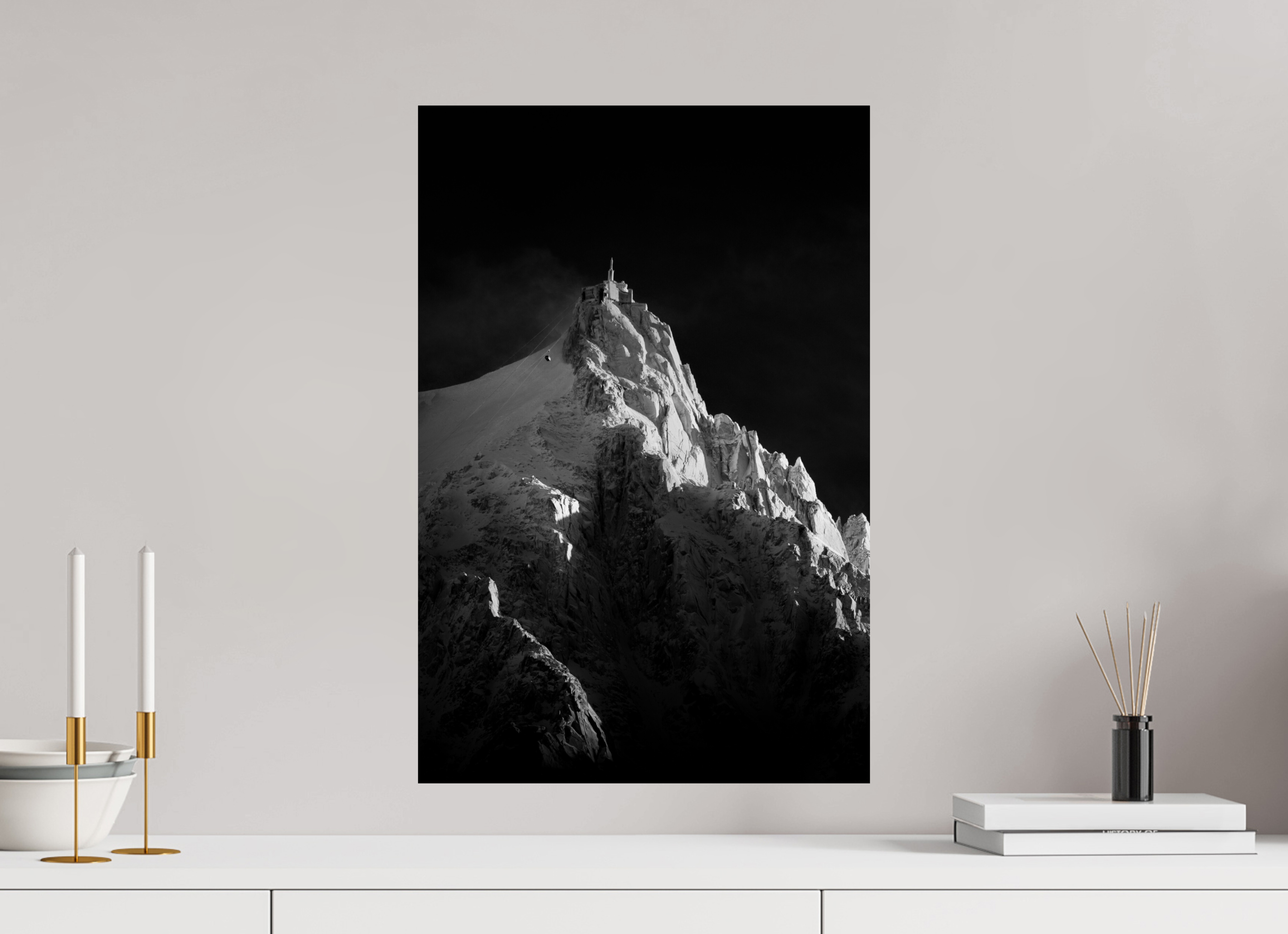40 x 60 cm, Tirage Fine Art Premium Aiguille du Midi Contrastée – Noir et Blanc
