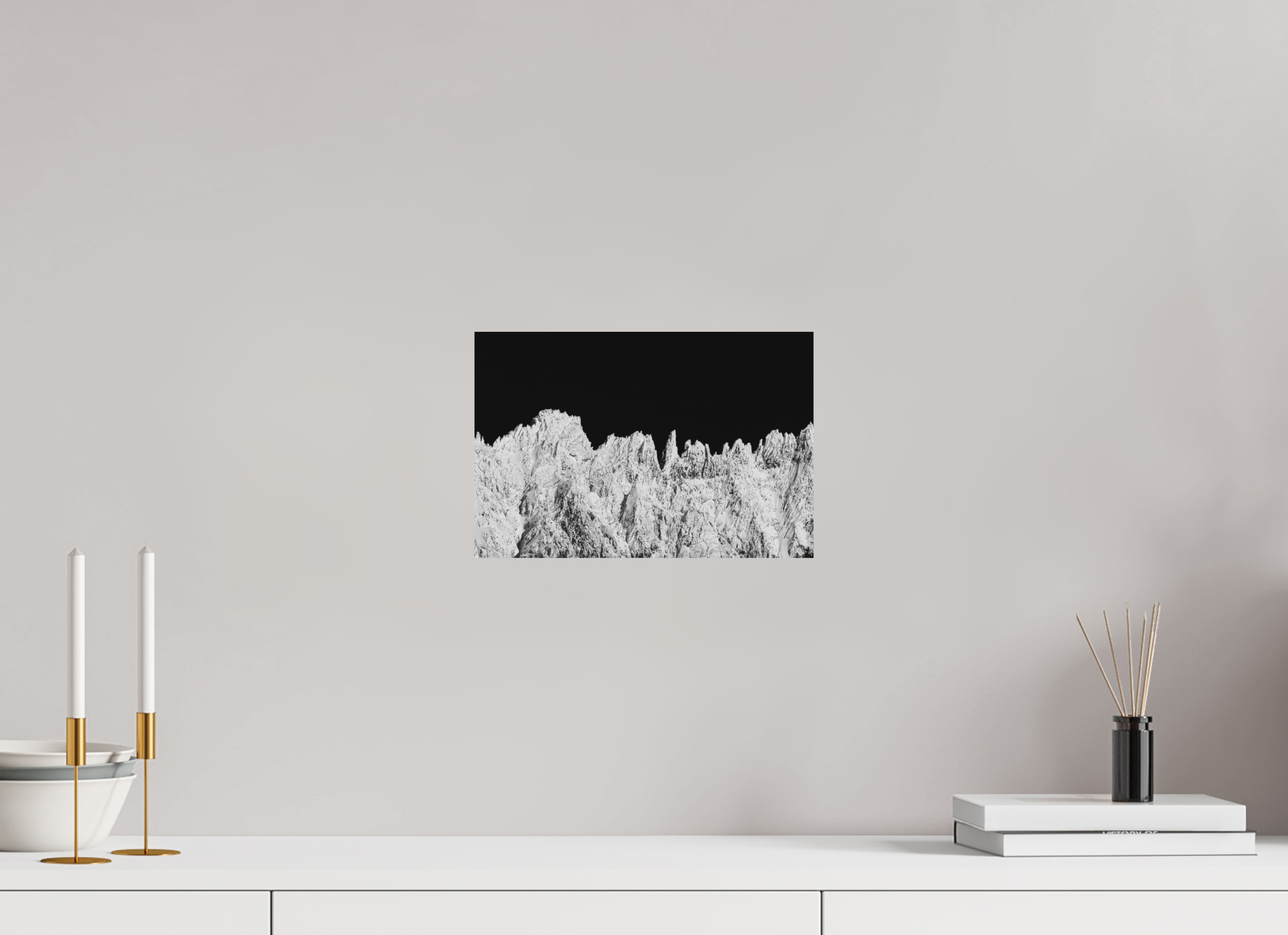 30 x 20 cm, Tirage Fine Art (Papier Mat) Chaîne de piques – Aiguilles hivernales en noir et blanc