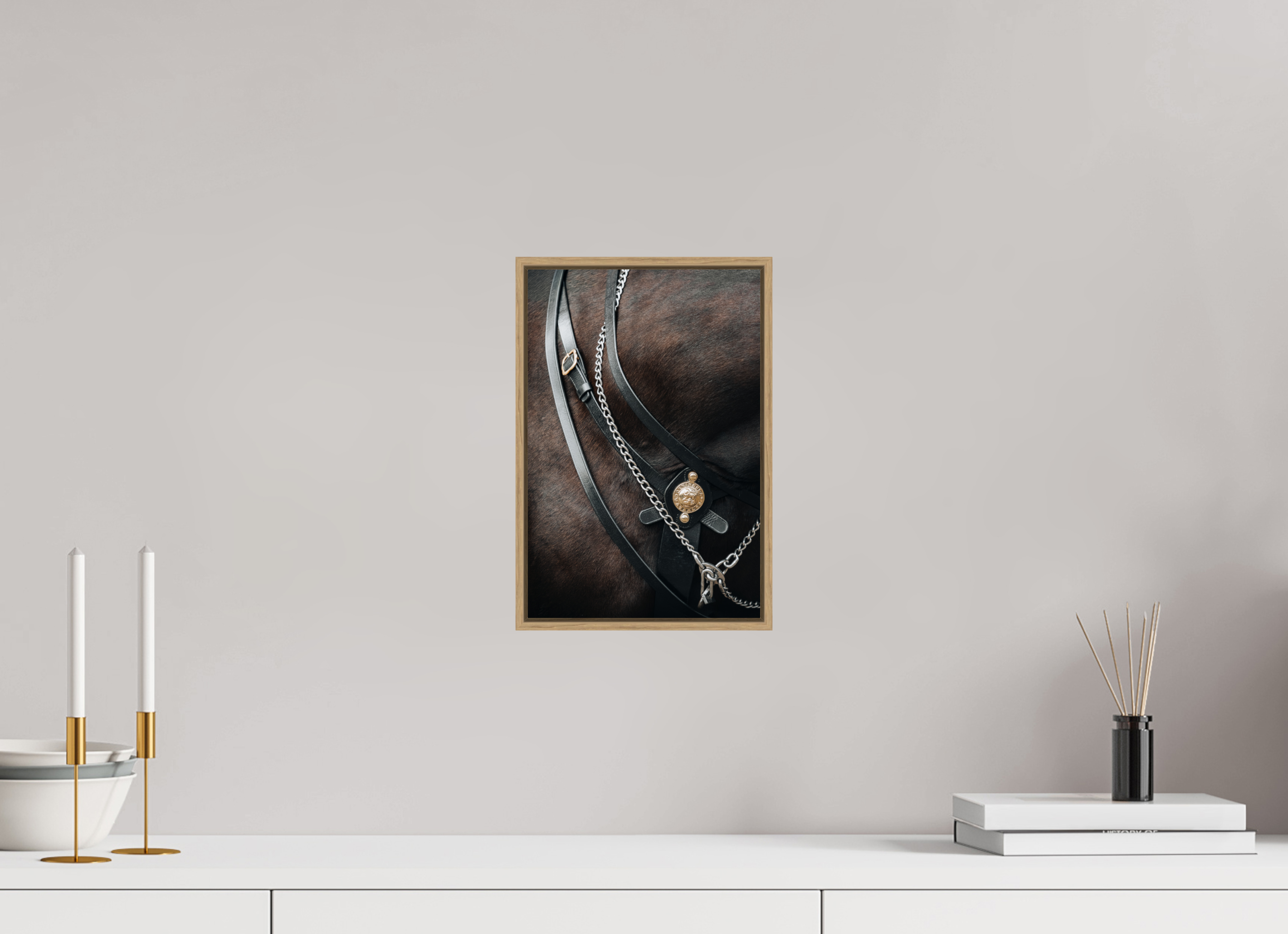 20 x 30 cm, Tirage sous Plexiglas encadré Détail noble – Licol et robe marron