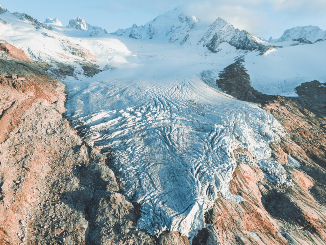 Main image Glacier du Tour – Aube Dorée depuis le Ciel