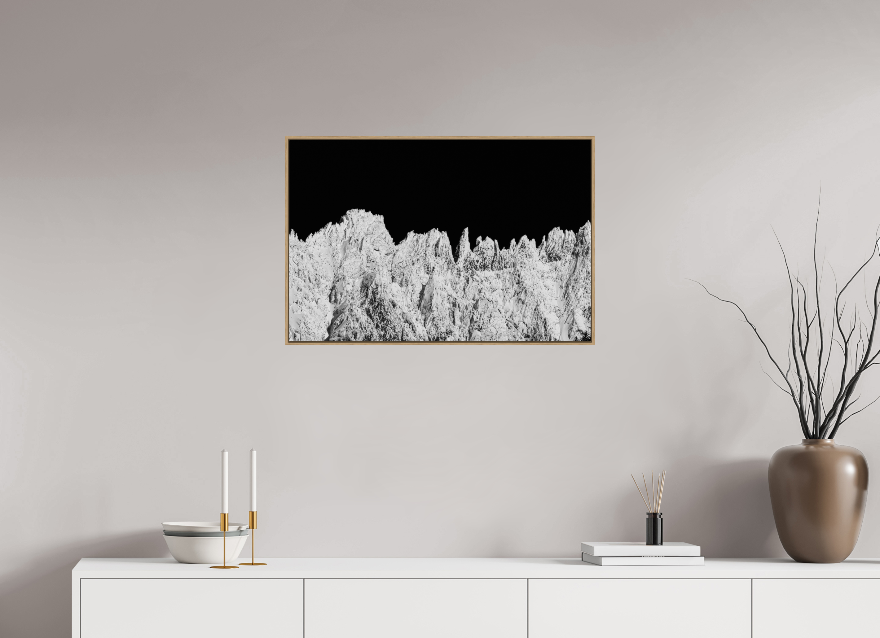 75 x 50 cm, Tirage sous Plexiglas encadré Chaîne de piques – Aiguilles hivernales en noir et blanc