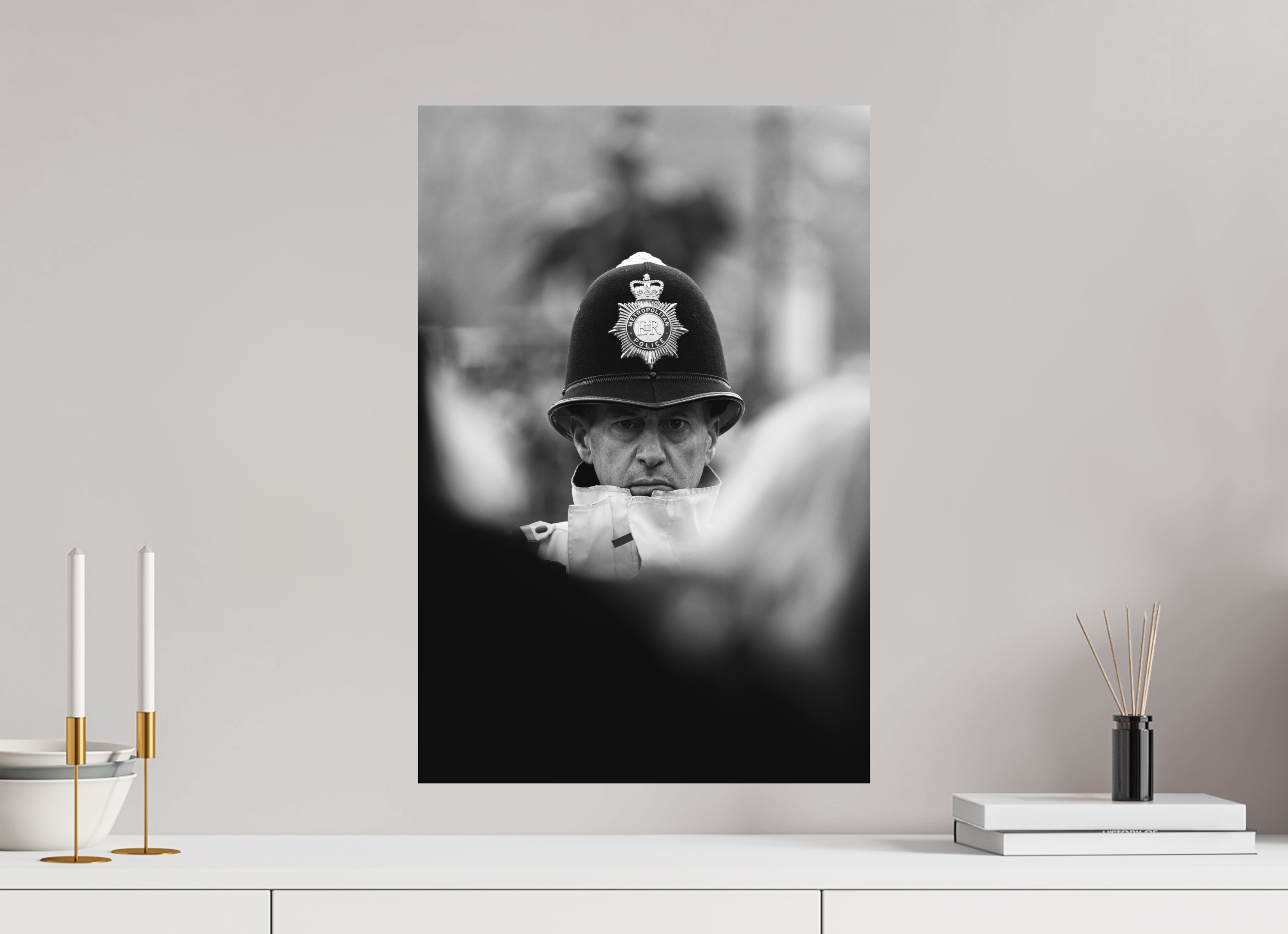 40 x 60 cm, Tirage Fine Art Premium + Au milieu de la foule – Force et vigilance