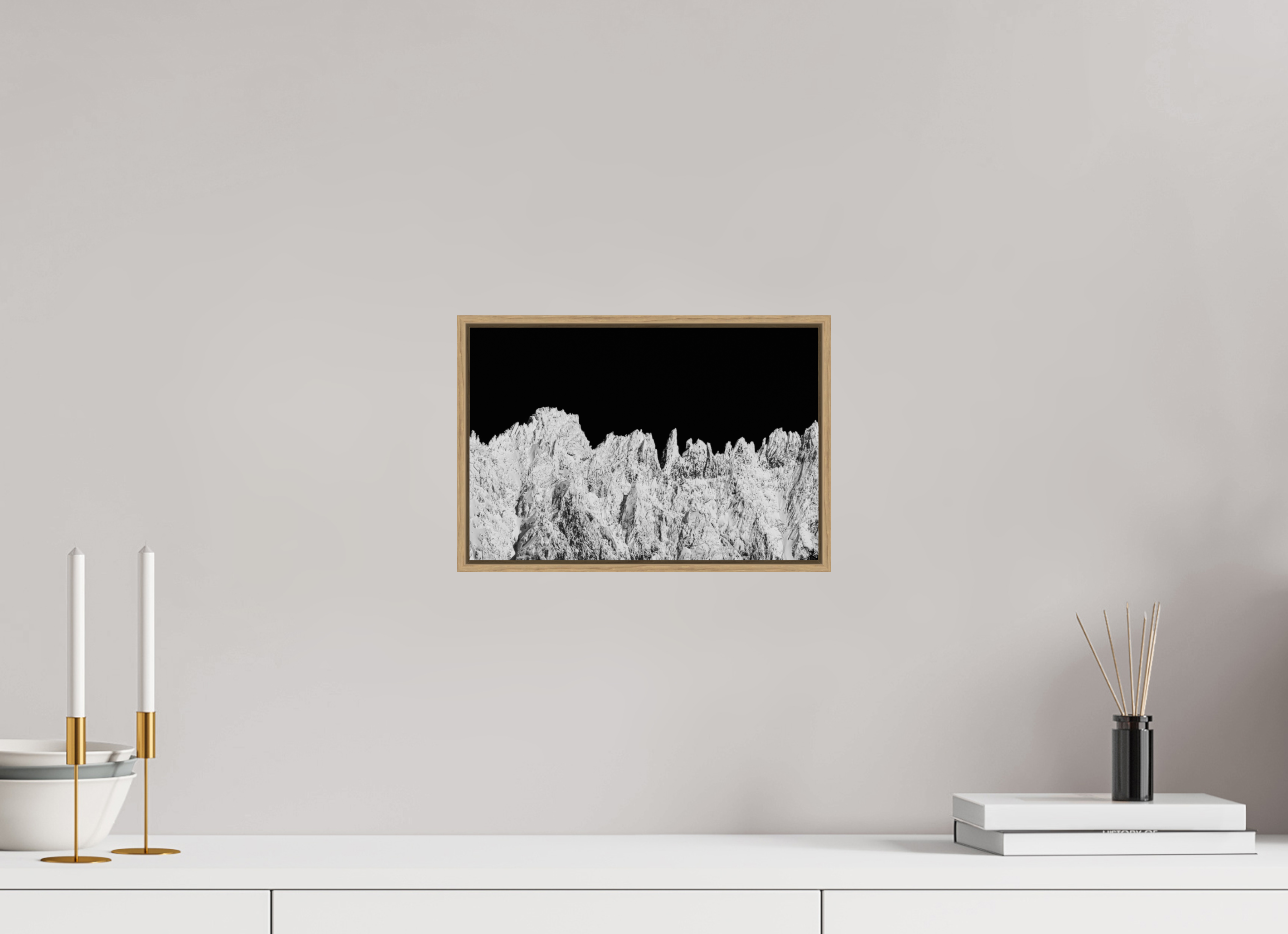 30 x 20 cm, Tirage sous Plexiglas encadré Chaîne de piques – Aiguilles hivernales en noir et blanc