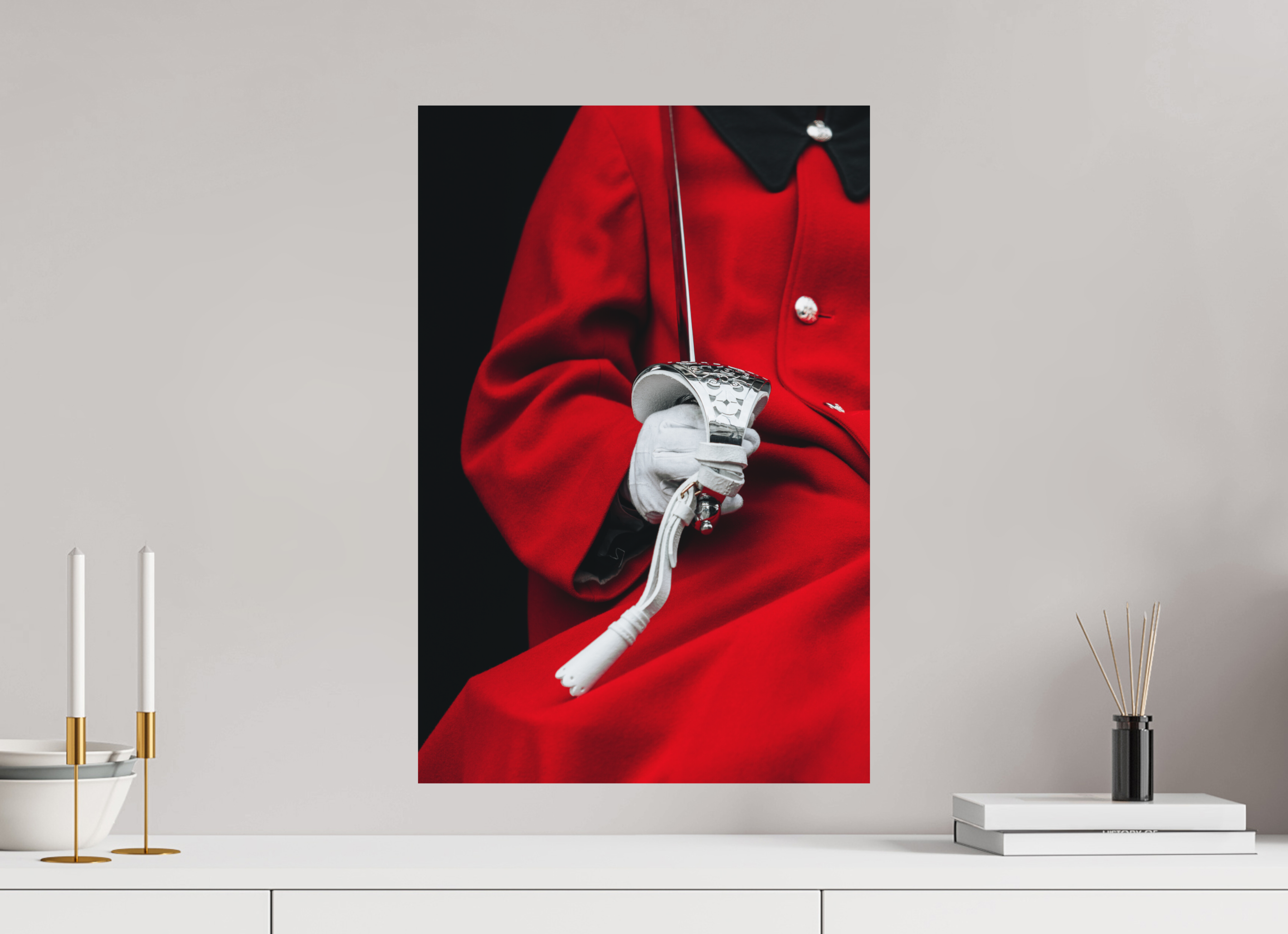 40 x 60 cm, Tirage Fine Art Premium + Élégance en détail – Gant et épée