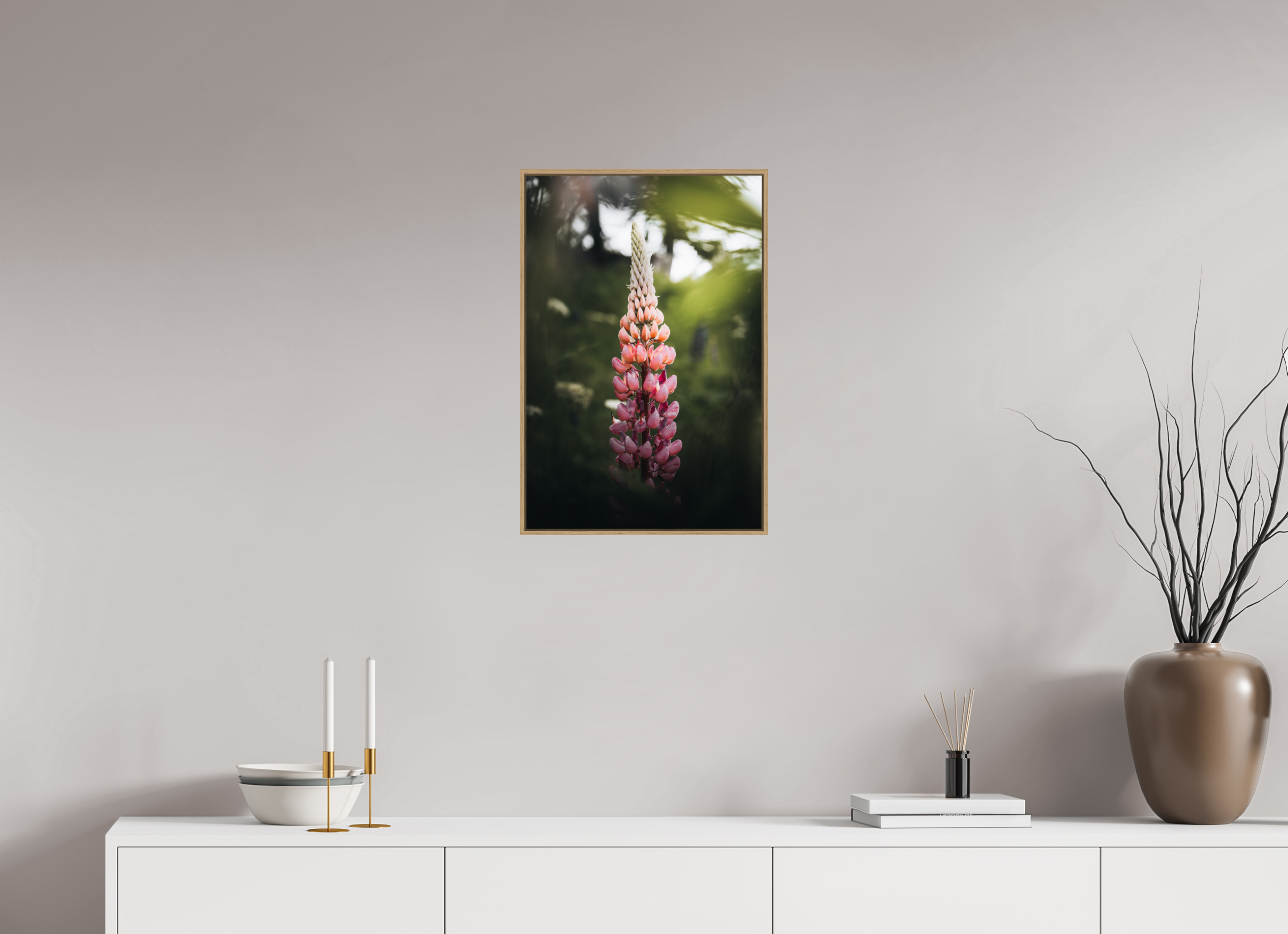 40 x 60 cm, Tirage sous Plexiglas encadré Lupin rose au soleil du matin