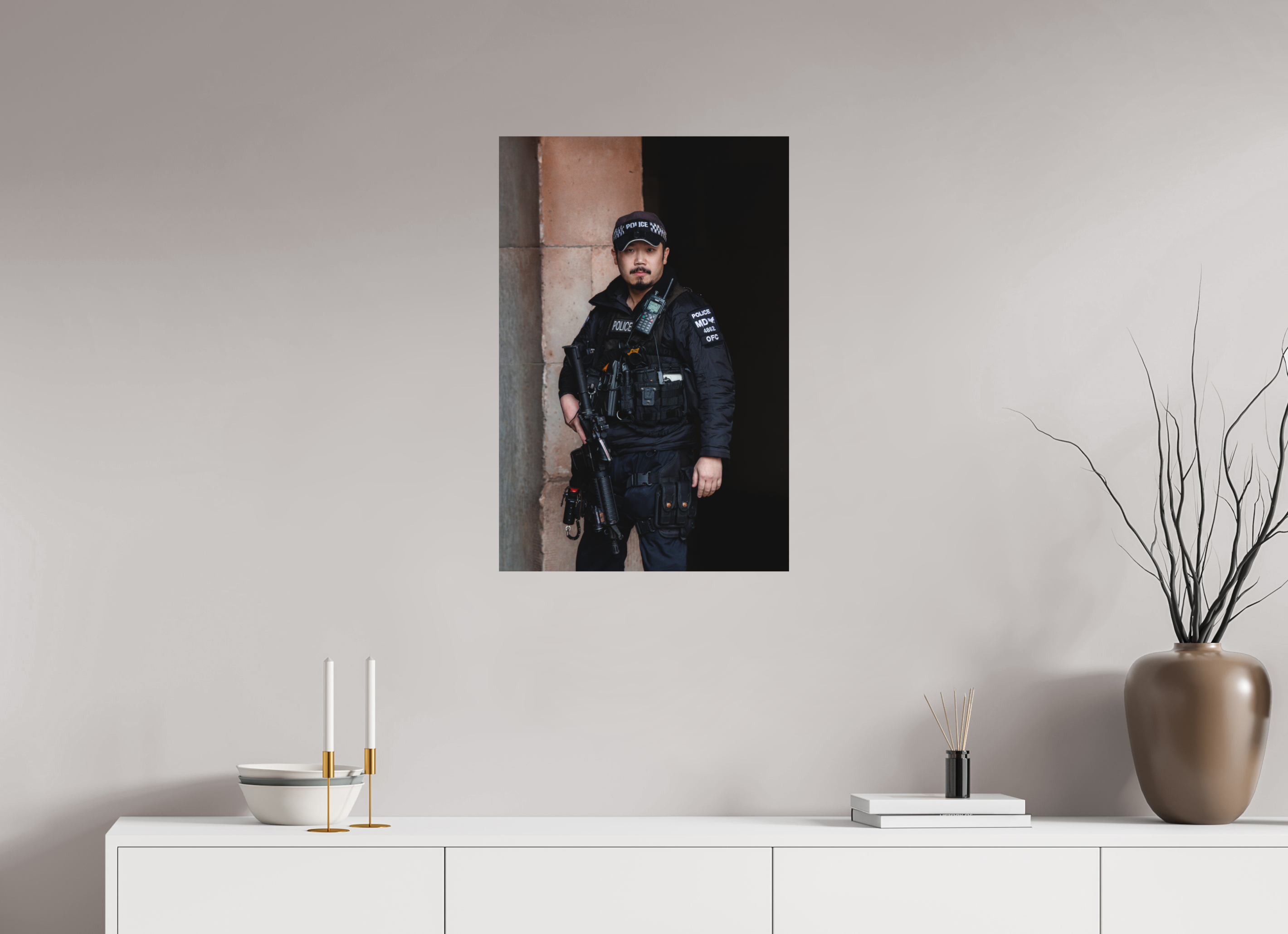 50 x 75 cm, Tirage Fine Art Premium + Vigilance moderne – Police militaire
