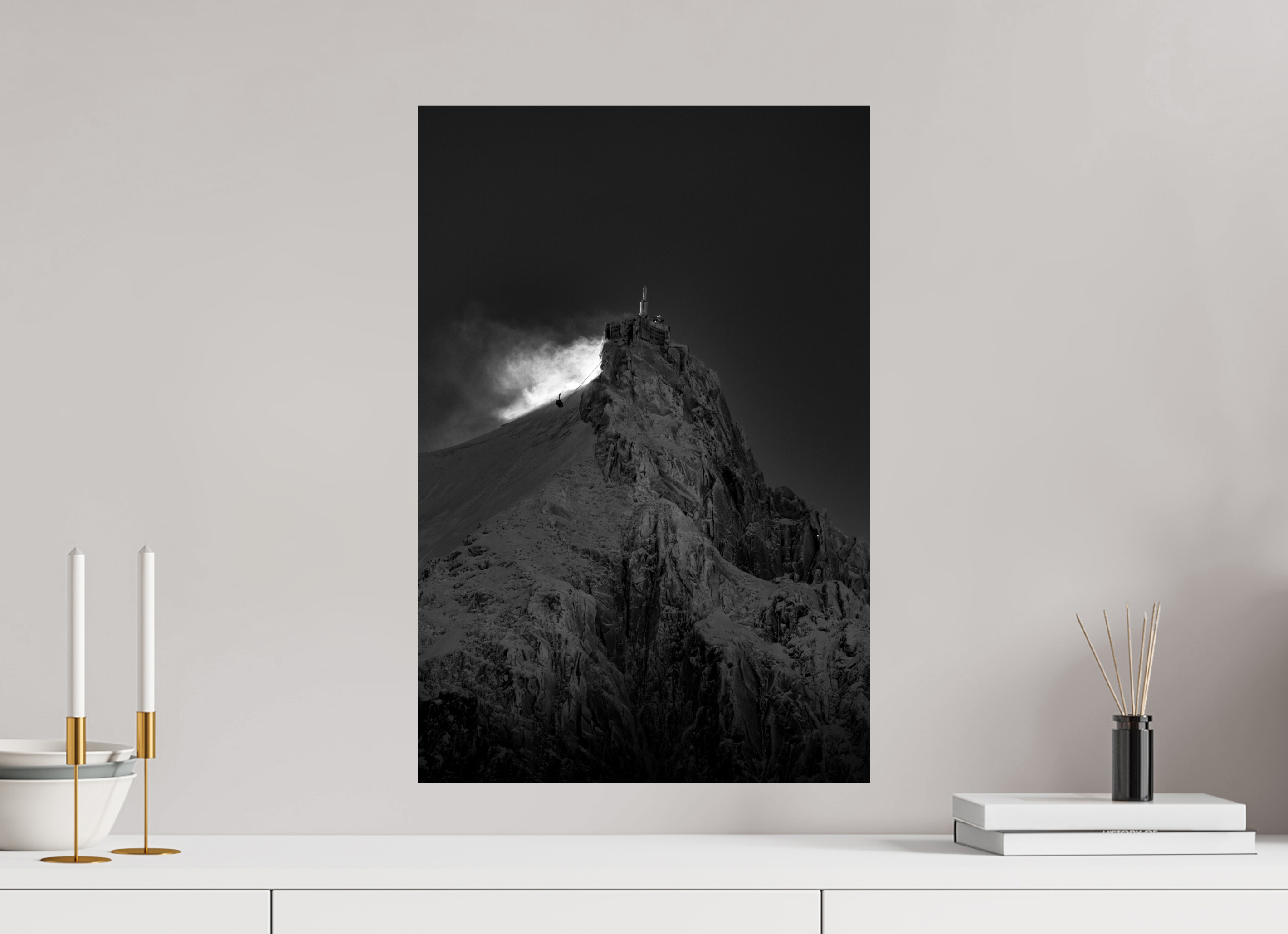 40 x 60 cm, Tirage Fine Art Premium Aiguille du Midi – Neige tourbillonnante au soleil
