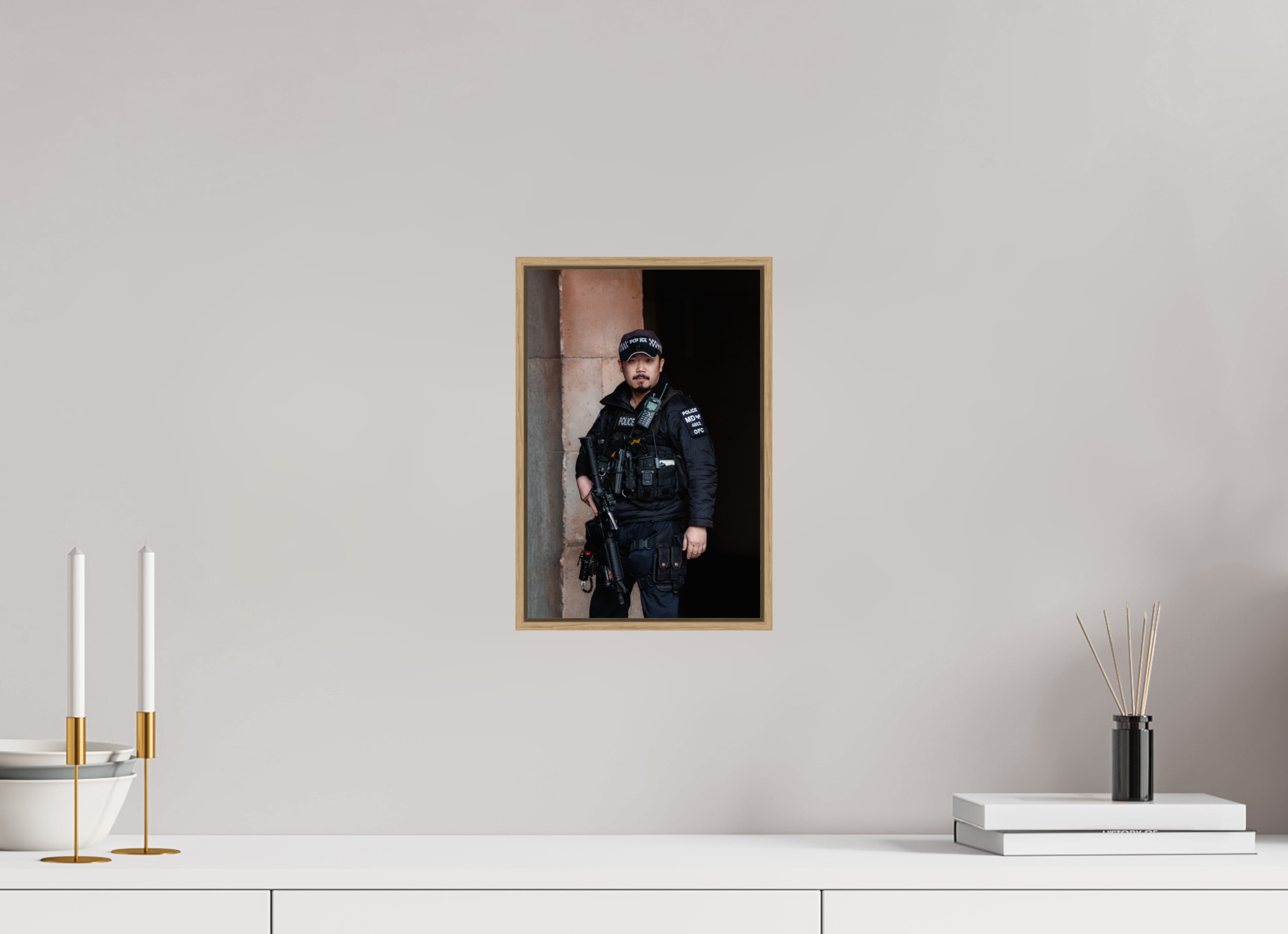 20 x 30 cm, Tirage sous Plexiglas encadré Vigilance moderne – Police militaire