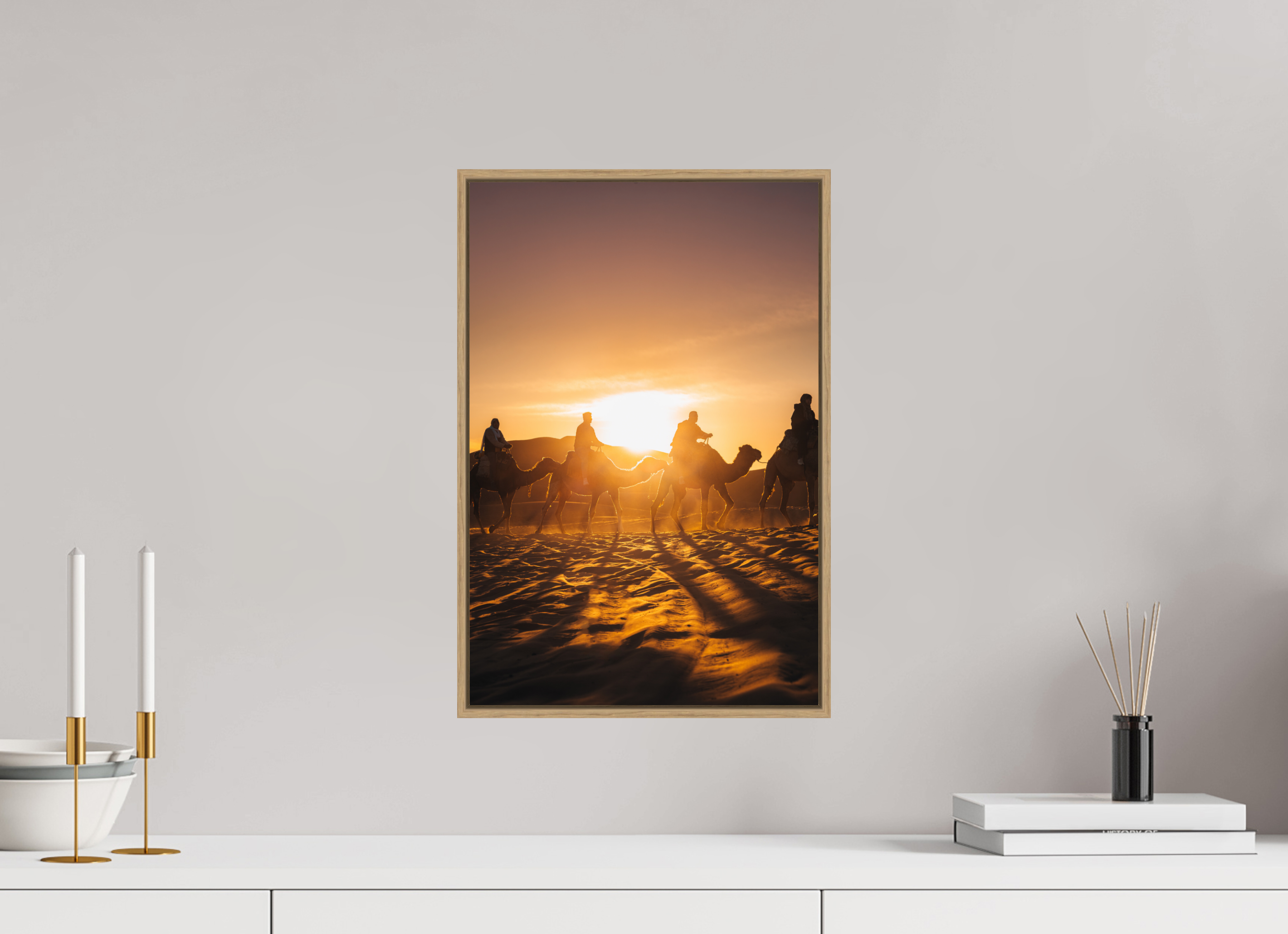 30 x 45 cm, Tirage sous Plexiglas encadré Silhouettes dans le soleil levant – Sahara