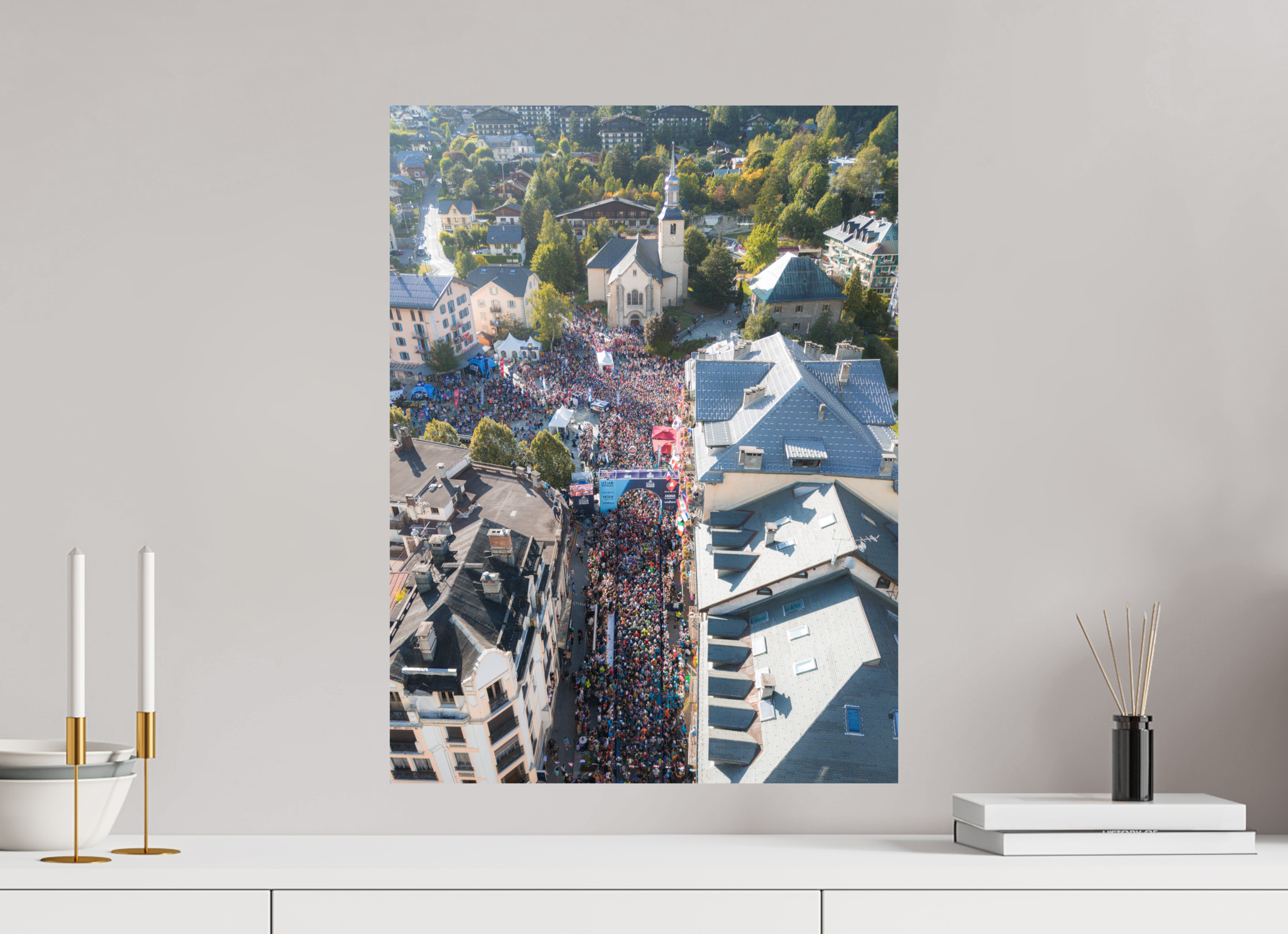 45 x 60 cm, Tirage Fine Art Premium Lancement des Champions – UTMB Mont-Blanc en action